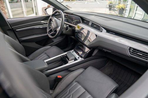 2024 Audi Q8 e-tron S line Premium