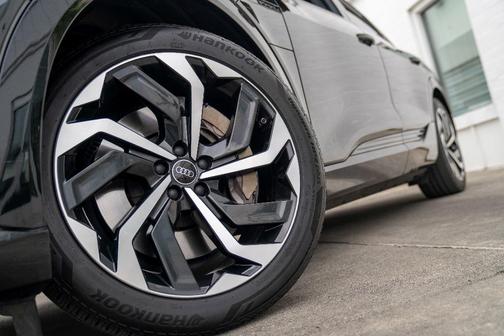 2024 Audi Q8 e-tron S line Premium