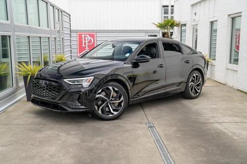 2024 Audi Q8 e-tron S line Premium