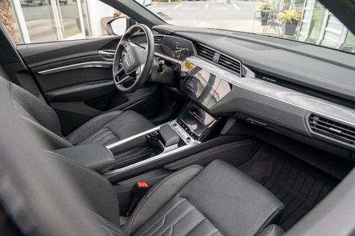 2024 Audi Q8 e-tron S line Premium
