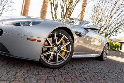 2015 Aston Martin Vantage GT Base