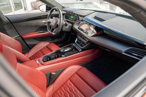 2023 Audi RS e-tron GT Base