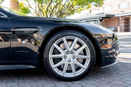 2015 Aston Martin V8 Vantage Base