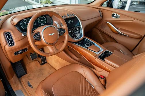 2021 Aston Martin DBX Base