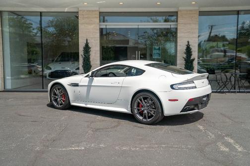 2015 Aston Martin Vantage GT Base