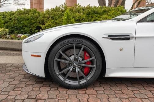2015 Aston Martin Vantage GT Base