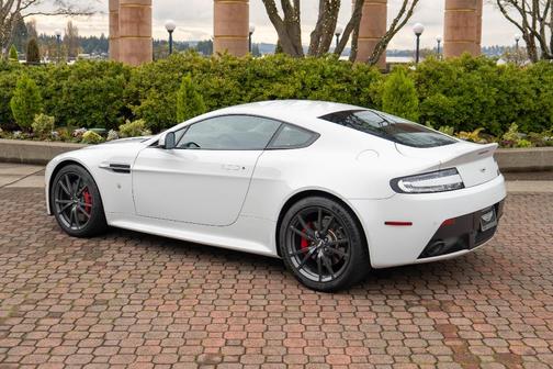 2015 Aston Martin Vantage GT Base