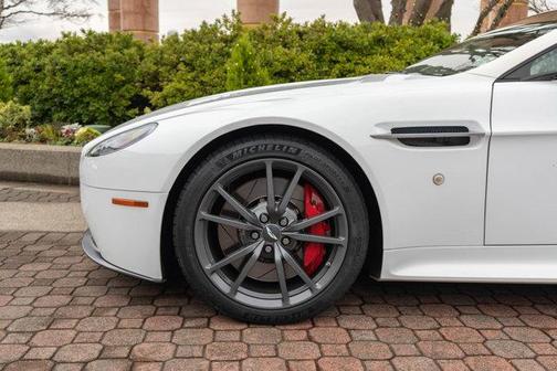 2015 Aston Martin Vantage GT Base