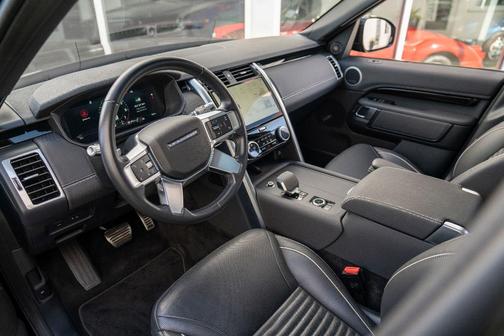 2022 Land Rover Discovery P360 R-Dynamic S