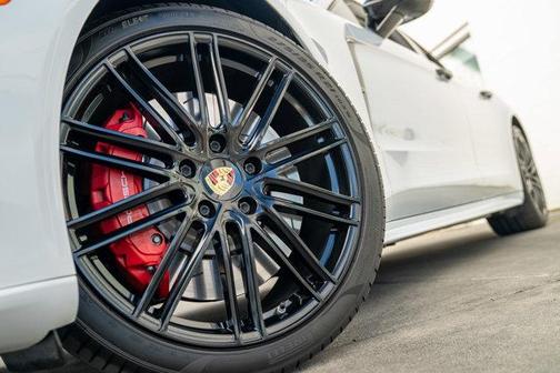 2018 Porsche Panamera Turbo