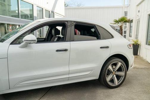 2022 Porsche Macan Base