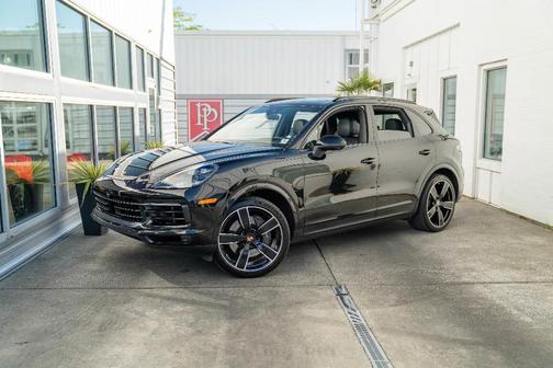 2022 Porsche Cayenne Base (Tiptronic)