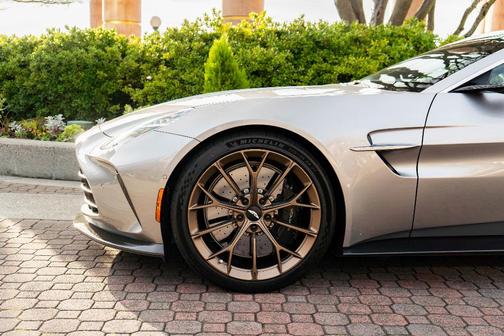 2025 Aston Martin Vantage Base