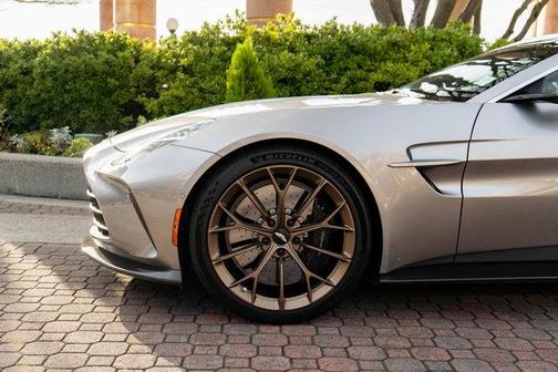 2025 Aston Martin Vantage Base