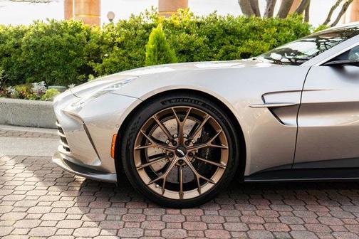 2025 Aston Martin Vantage Base