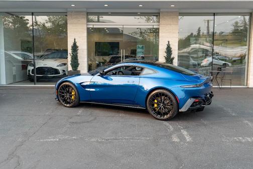 2022 Aston Martin Vantage 