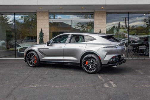 2025 Aston Martin DBX 707