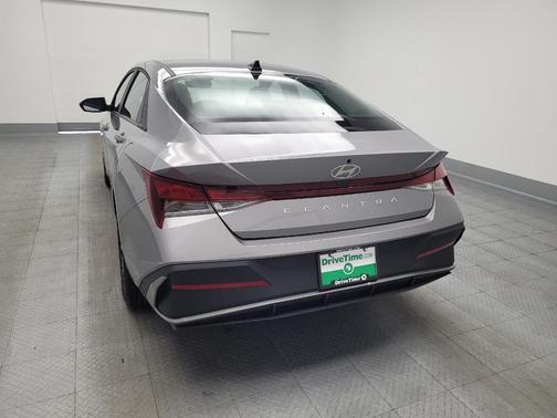 Gray 2025 Hyundai ELANTRA SE