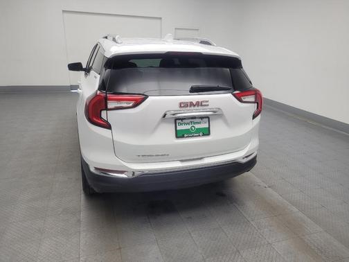 White 2024 GMC Terrain SLT