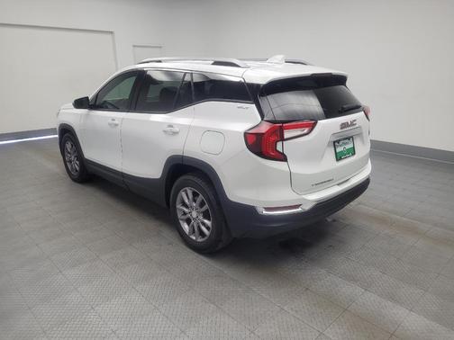 White 2024 GMC Terrain SLT