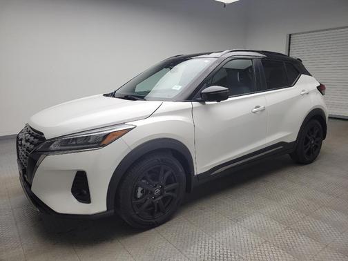 2022 Nissan Kicks SR