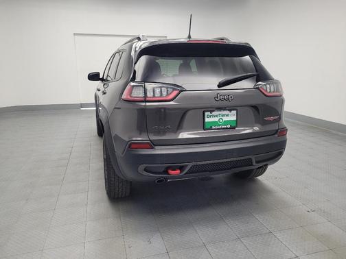 Granite Crystal Metallic Clearcoat 2019 Jeep Cherokee Trailhawk