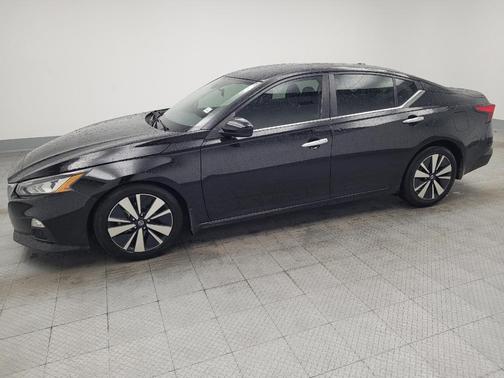 Super Black 2022 Nissan Altima 2.5 SV