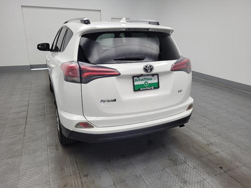 Super White 2018 Toyota RAV4 LE