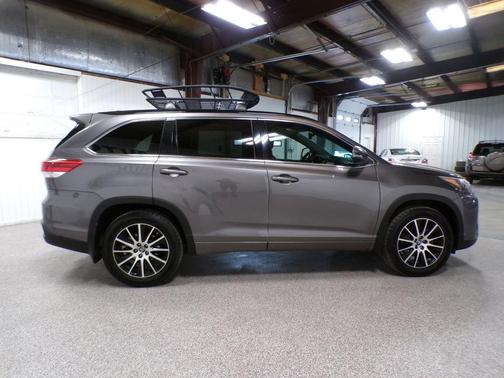 2017 Toyota Highlander SE