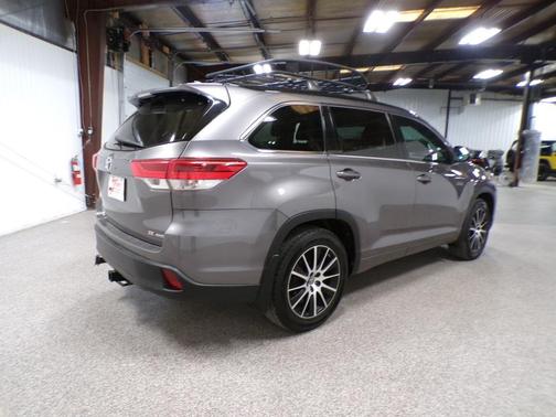 2017 Toyota Highlander SE