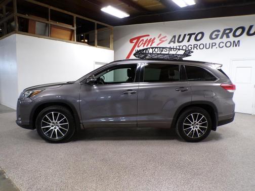 2017 Toyota Highlander SE