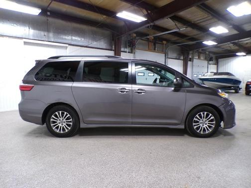 Predawn Gray Mica 2019 Toyota Sienna XLE