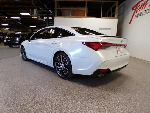 2019 Toyota Avalon XLE
