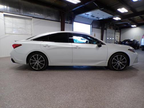 2019 Toyota Avalon XLE