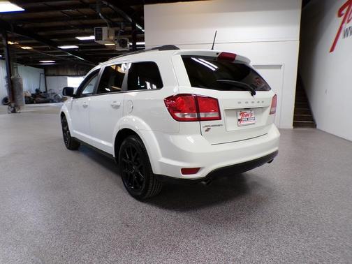 White Noise 2018 Dodge Journey SXT