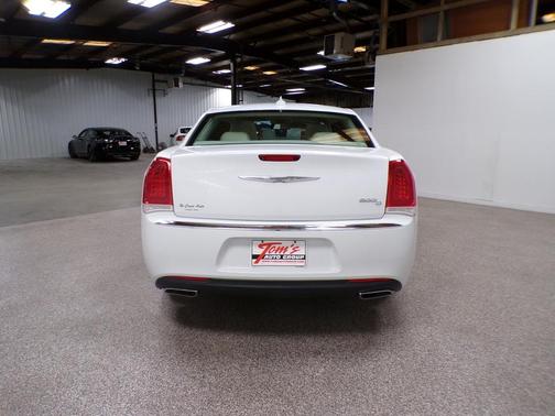 2016 Chrysler 300C Base