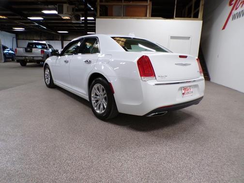 2016 Chrysler 300C Base