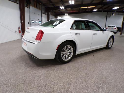 2016 Chrysler 300C Base