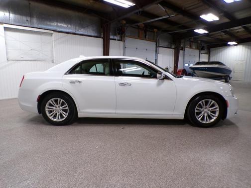 2016 Chrysler 300C Base
