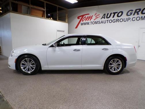 2016 Chrysler 300C Base