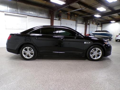 2018 Ford Taurus SEL