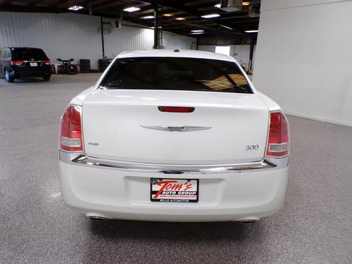 Ivory Tri Coat Pearl 2013 Chrysler 300 Base