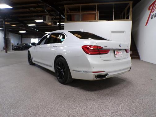 2016 BMW 750 i xDrive