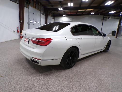 2016 BMW 750 i xDrive