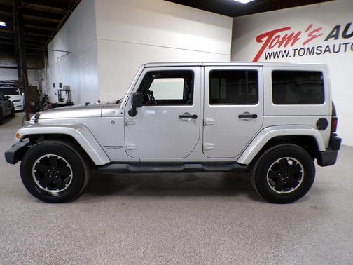 Bright Silver Metallic 2012 Jeep Wrangler Unlimited Altitude