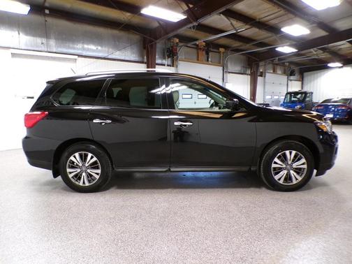 2017 Nissan Pathfinder SL