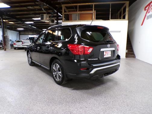 2017 Nissan Pathfinder SL