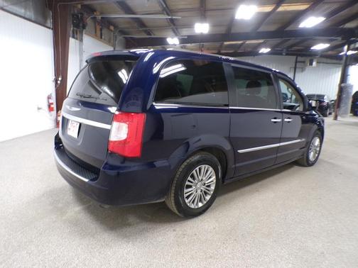 2016 Chrysler Town & Country Touring-L