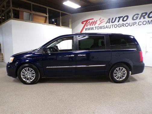 2016 Chrysler Town & Country Touring-L