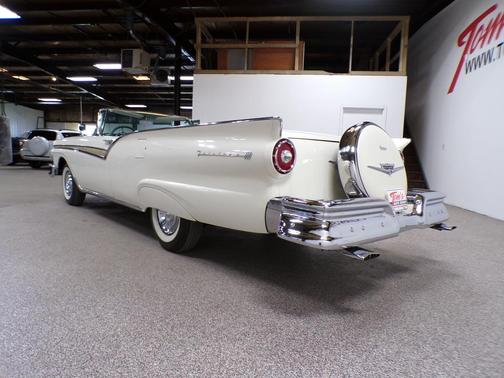 1957 Ford Fairlane 500 